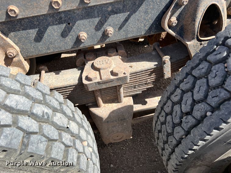 image for item IG9344 1995 International 9500  semi truck