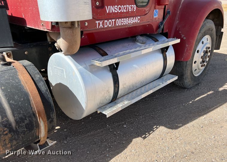 image for item IG9344 1995 International 9500  semi truck