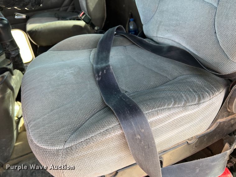 image for item IG9344 1995 International 9500  semi truck