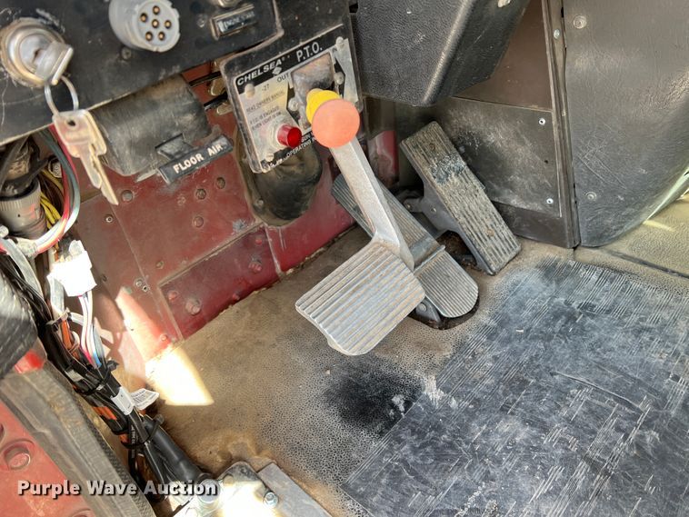 image for item IG9344 1995 International 9500  semi truck