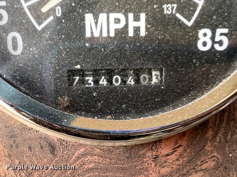 image for item IG9344 1995 International 9500  semi truck