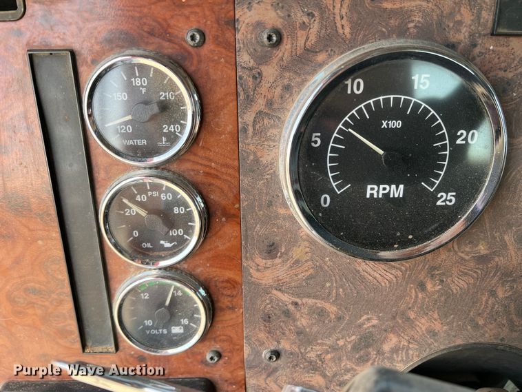 image for item IG9344 1995 International 9500  semi truck