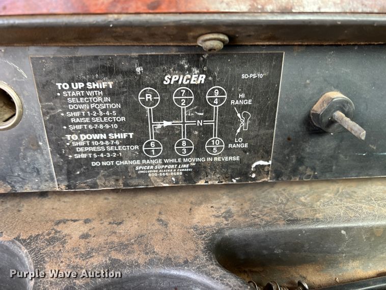 image for item IG9344 1995 International 9500  semi truck