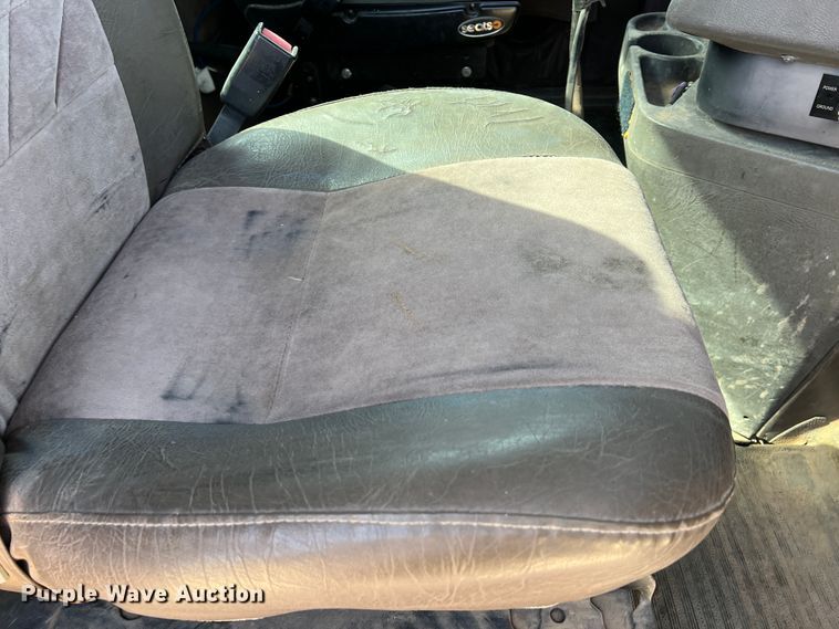 image for item IG9344 1995 International 9500  semi truck