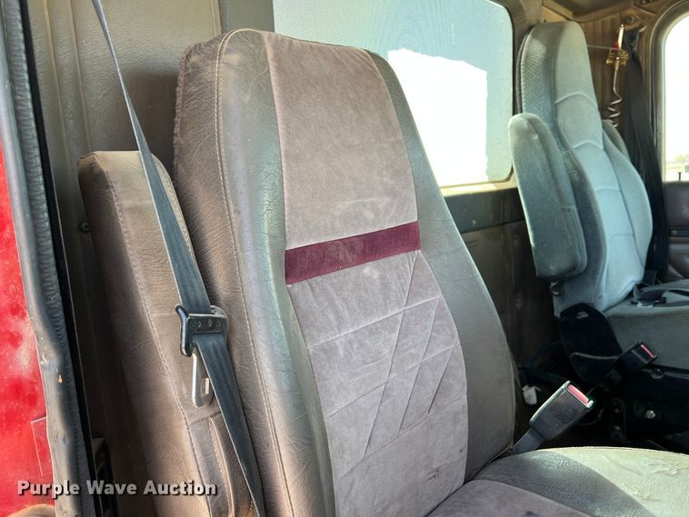 image for item IG9344 1995 International 9500  semi truck