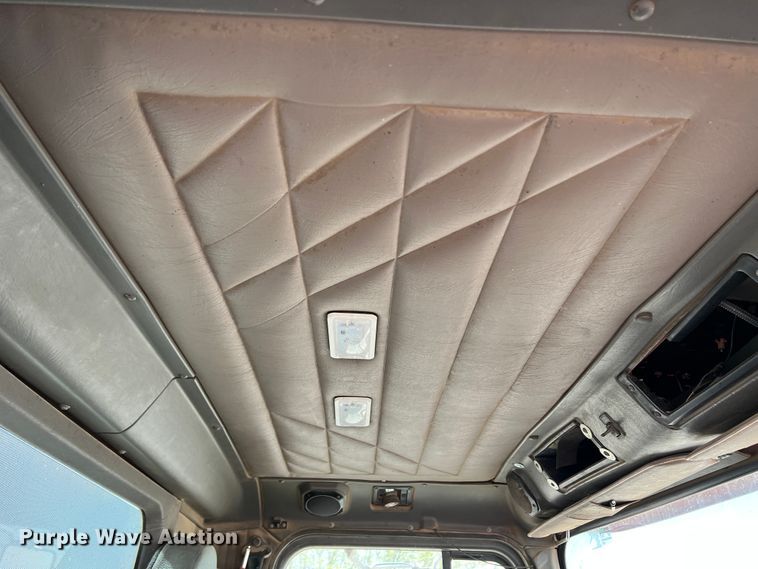 image for item IG9344 1995 International 9500  semi truck