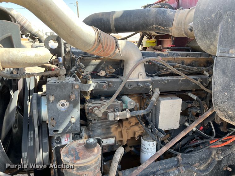 image for item IG9344 1995 International 9500  semi truck