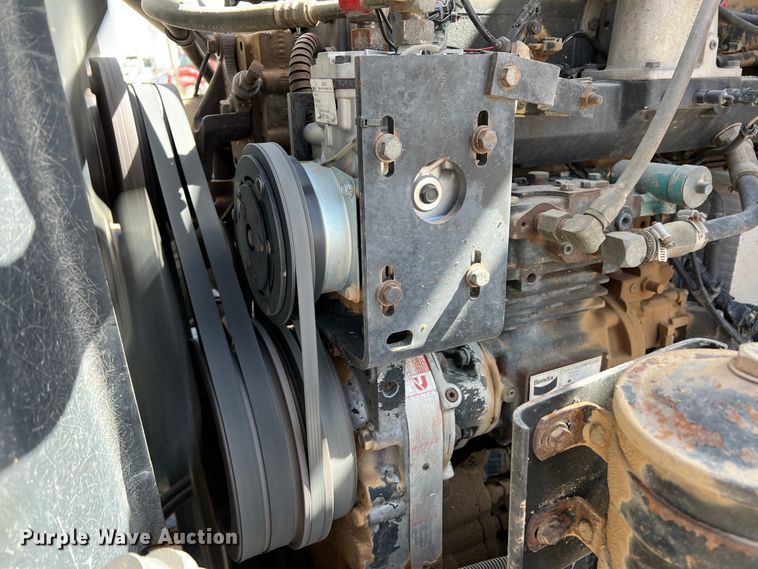 image for item IG9344 1995 International 9500  semi truck