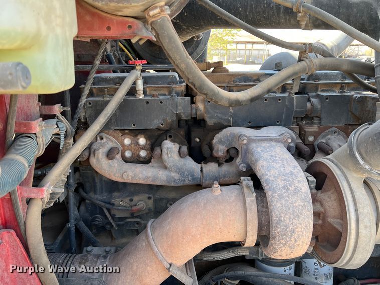 image for item IG9344 1995 International 9500  semi truck