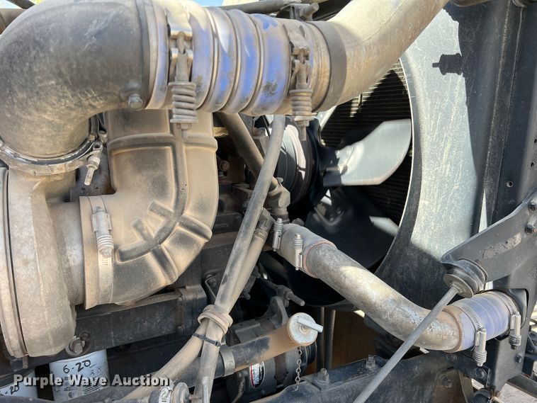 image for item IG9344 1995 International 9500  semi truck