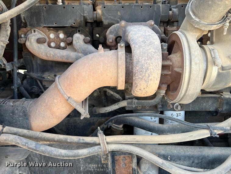 image for item IG9344 1995 International 9500  semi truck