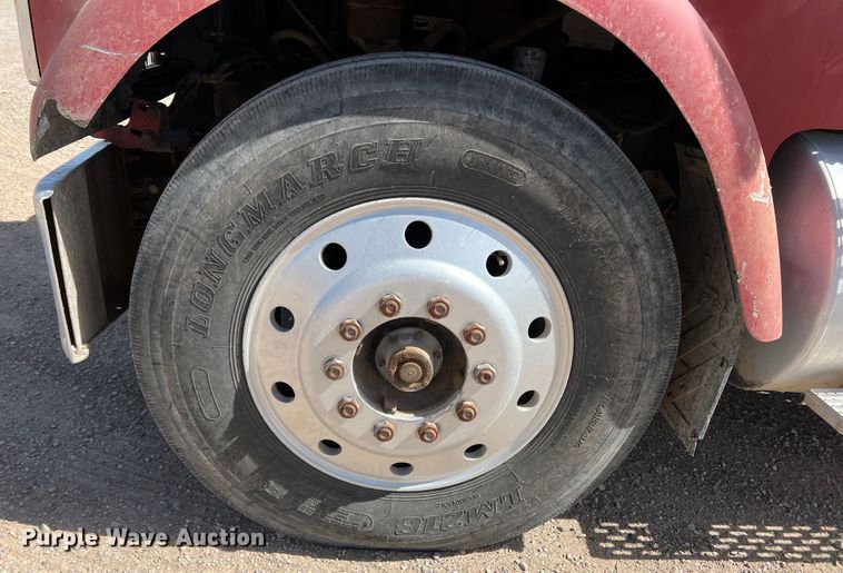 image for item IG9344 1995 International 9500  semi truck