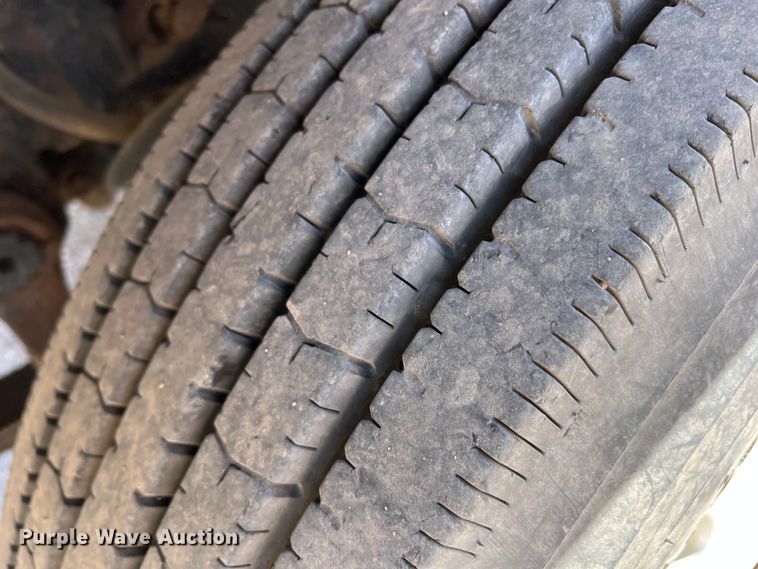 image for item IG9344 1995 International 9500  semi truck