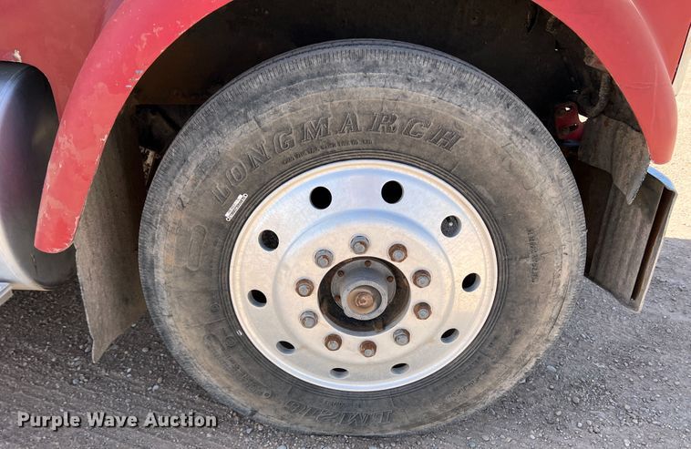 image for item IG9344 1995 International 9500  semi truck