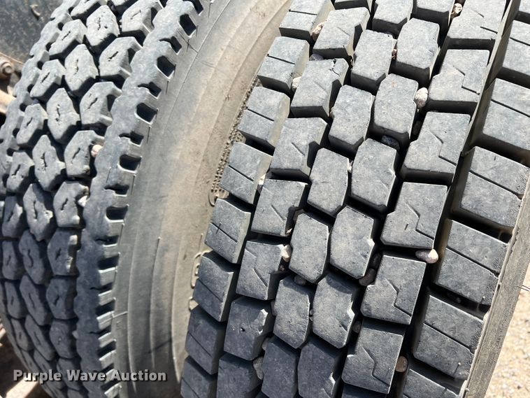 image for item IG9344 1995 International 9500  semi truck