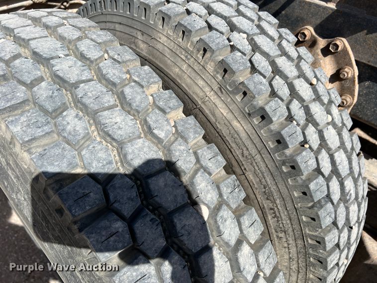 image for item IG9344 1995 International 9500  semi truck