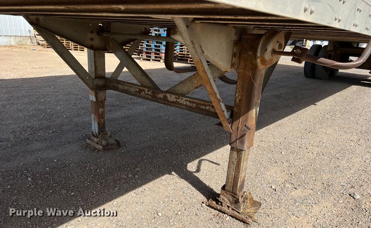 image for item IG9345 1984 Fruehauf FB9-F2  dry van trailer