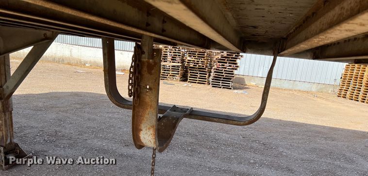 image for item IG9345 1984 Fruehauf FB9-F2  dry van trailer