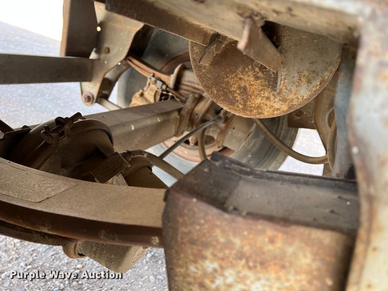 image for item IG9345 1984 Fruehauf FB9-F2  dry van trailer