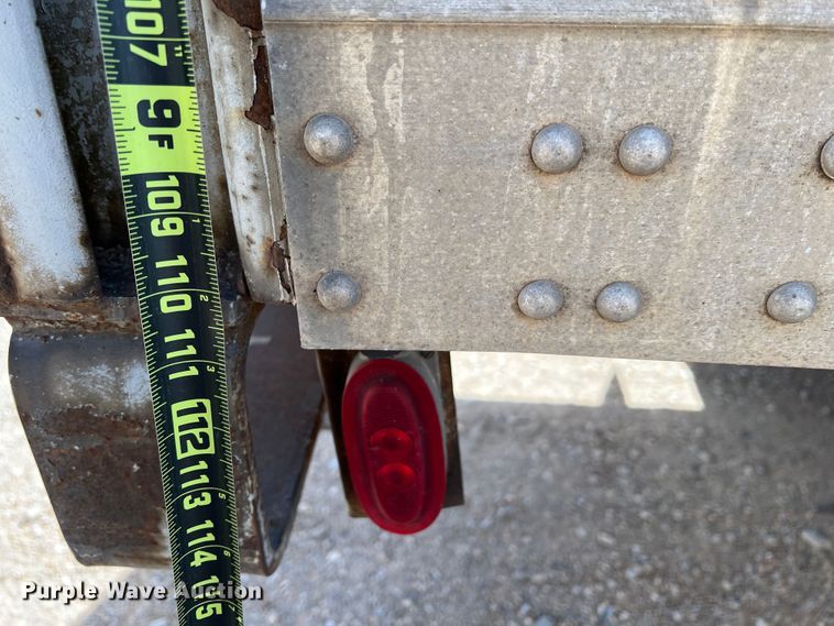 image for item IG9345 1984 Fruehauf FB9-F2  dry van trailer