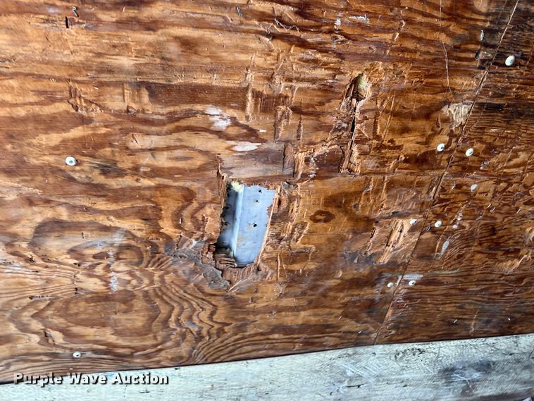 image for item IG9345 1984 Fruehauf FB9-F2  dry van trailer