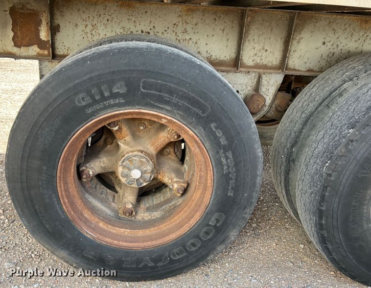 image for item IG9345 1984 Fruehauf FB9-F2  dry van trailer