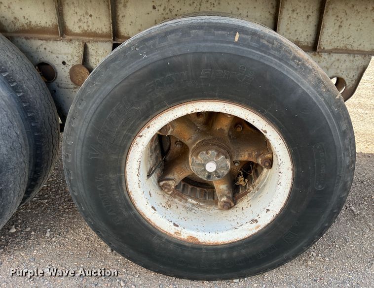 image for item IG9345 1984 Fruehauf FB9-F2  dry van trailer