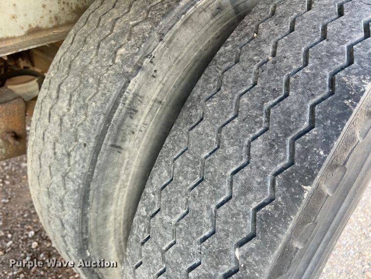 image for item IG9345 1984 Fruehauf FB9-F2  dry van trailer