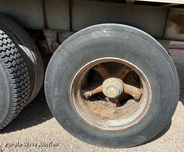 image for item IG9345 1984 Fruehauf FB9-F2  dry van trailer