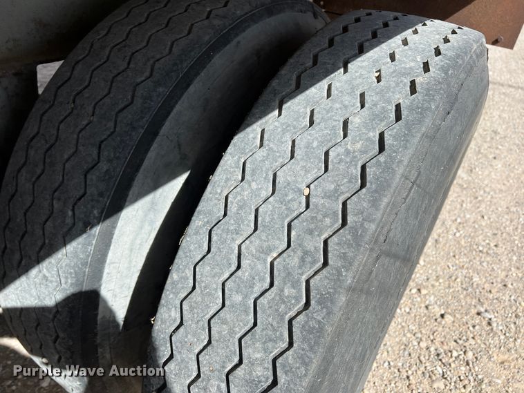 image for item IG9345 1984 Fruehauf FB9-F2  dry van trailer