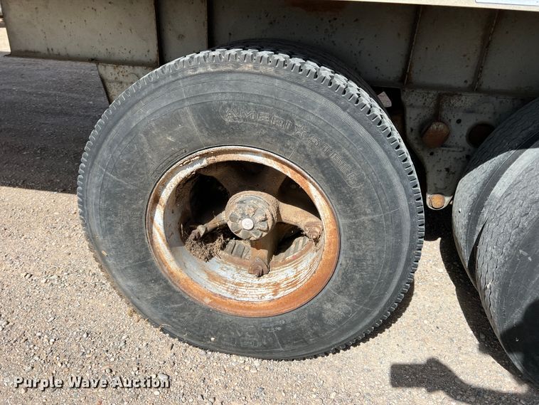 image for item IG9345 1984 Fruehauf FB9-F2  dry van trailer