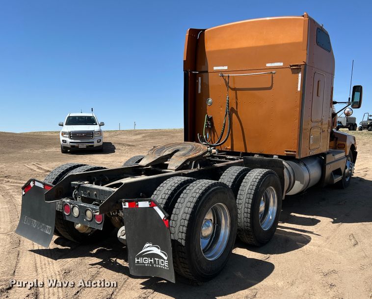 image for item IG9410 2005 Kenworth T600  semi truck