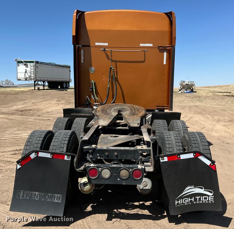 image for item IG9410 2005 Kenworth T600  semi truck