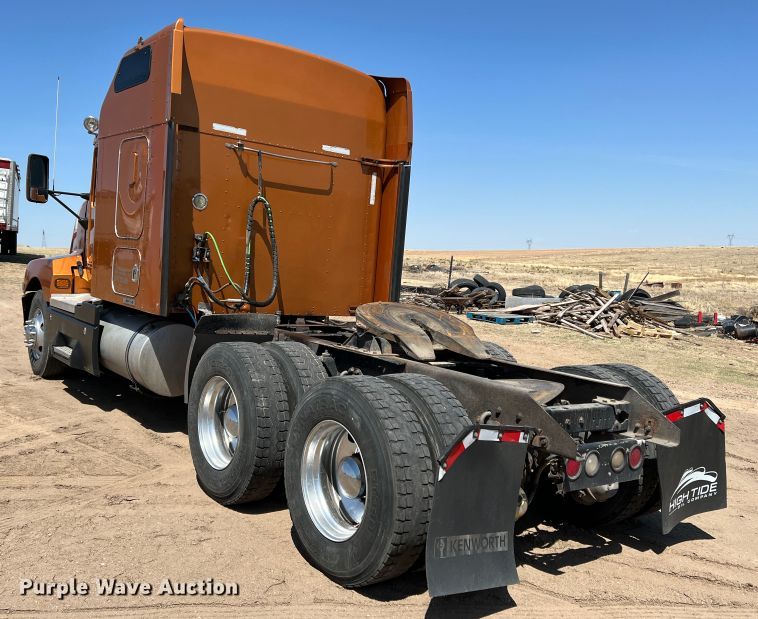 image for item IG9410 2005 Kenworth T600  semi truck