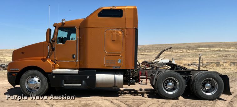 image for item IG9410 2005 Kenworth T600  semi truck