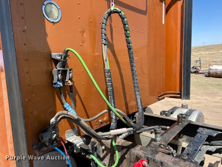 image for item IG9410 2005 Kenworth T600  semi truck