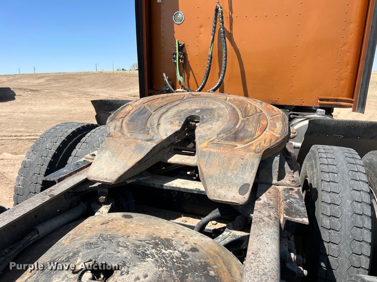 image for item IG9410 2005 Kenworth T600  semi truck