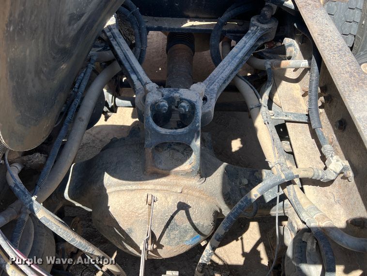 image for item IG9410 2005 Kenworth T600  semi truck