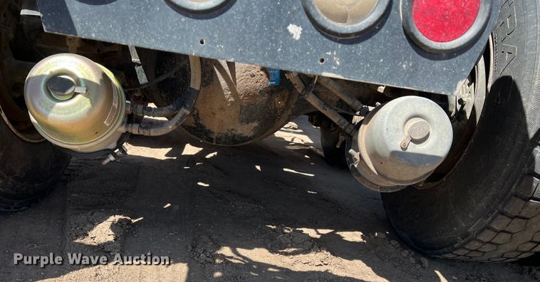 image for item IG9410 2005 Kenworth T600  semi truck