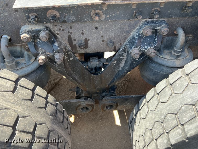 image for item IG9410 2005 Kenworth T600  semi truck