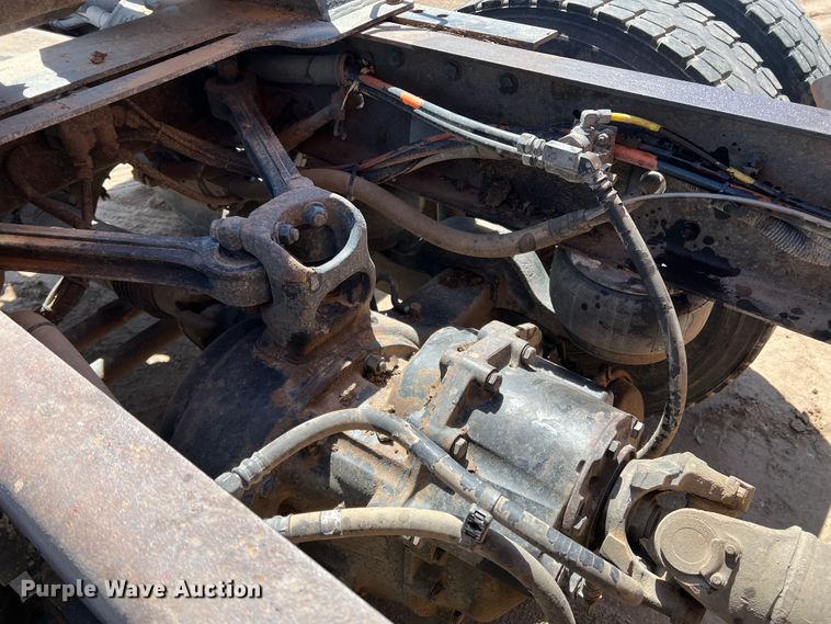 image for item IG9410 2005 Kenworth T600  semi truck