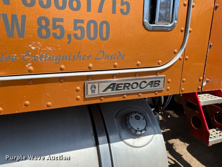 image for item IG9410 2005 Kenworth T600  semi truck