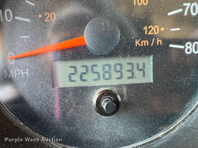 image for item IG9410 2005 Kenworth T600  semi truck