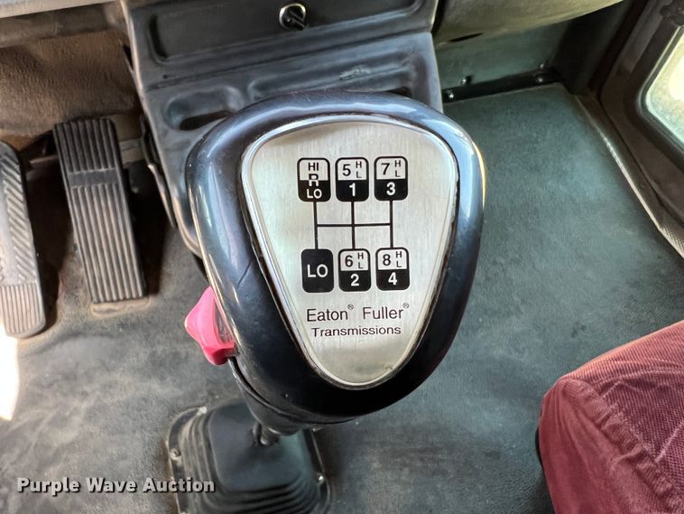 image for item IG9410 2005 Kenworth T600  semi truck