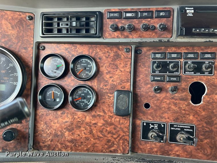 image for item IG9410 2005 Kenworth T600  semi truck