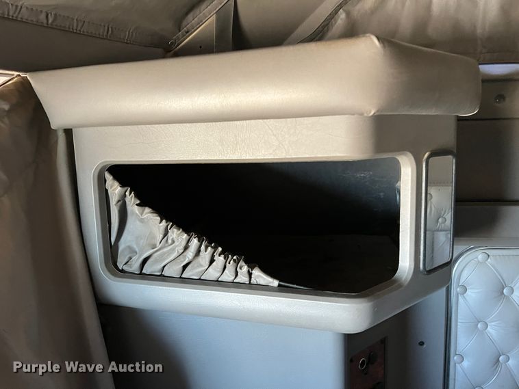 image for item IG9410 2005 Kenworth T600  semi truck