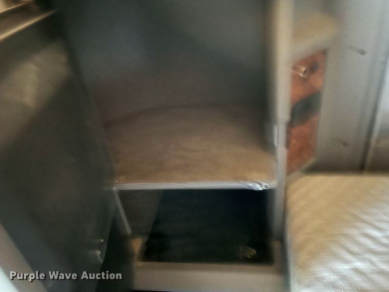 image for item IG9410 2005 Kenworth T600  semi truck