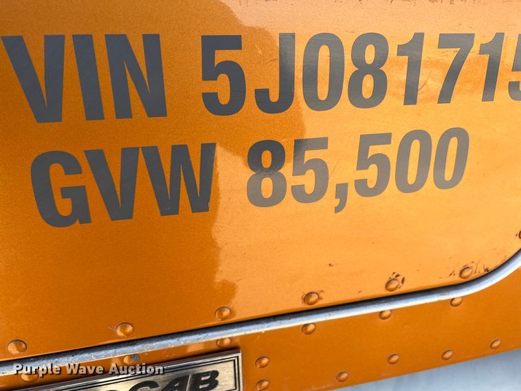 image for item IG9410 2005 Kenworth T600  semi truck