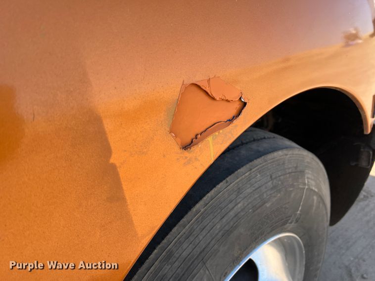 image for item IG9410 2005 Kenworth T600  semi truck