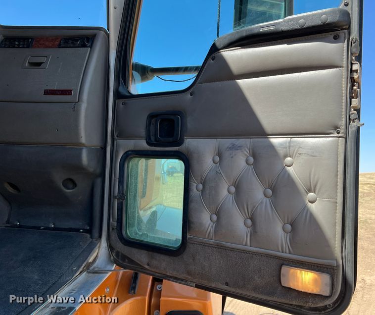 image for item IG9410 2005 Kenworth T600  semi truck